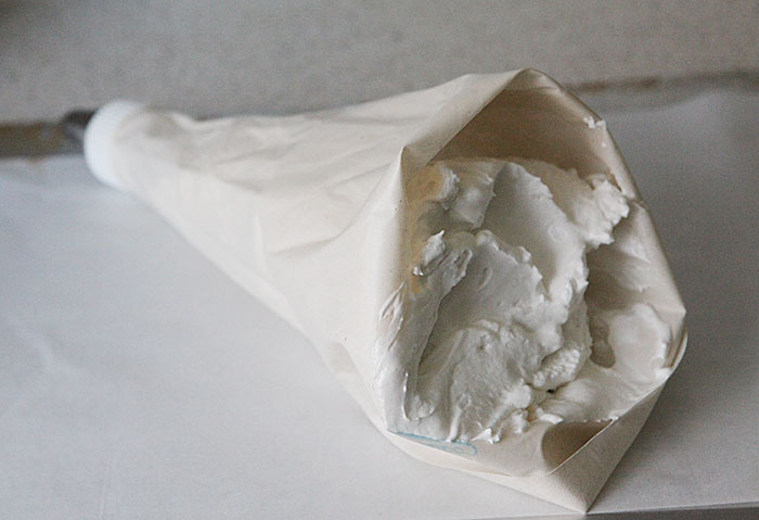 5 #tips to getting the perfect #meringue cookies with #bonus #piping #bag tips