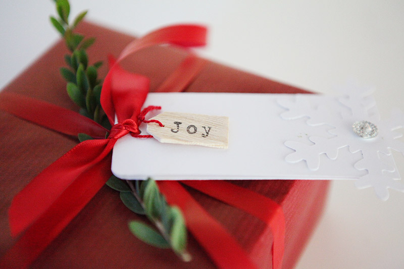 Snow flake wood shingle gift tags