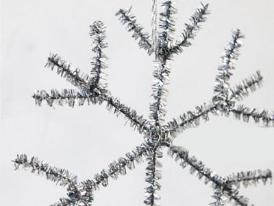 Snow flakes from pipe cleaners
