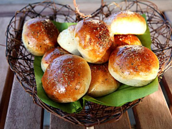 Thanksgiving herb rolls