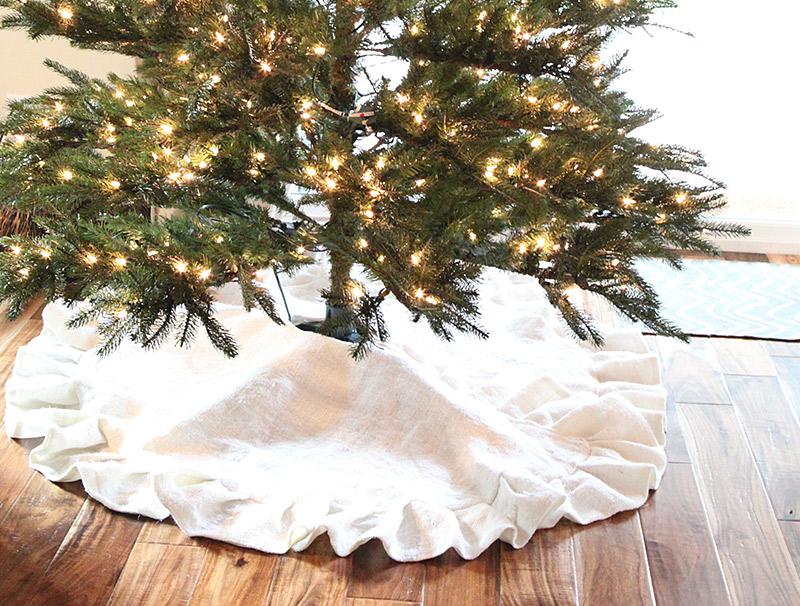 Pleated burlap tree skirt DIY