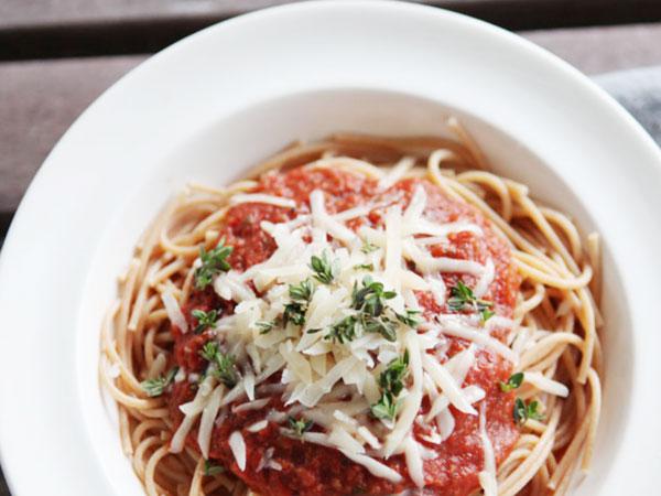 Lentil carrot pasta sauce - and how to dice an onion