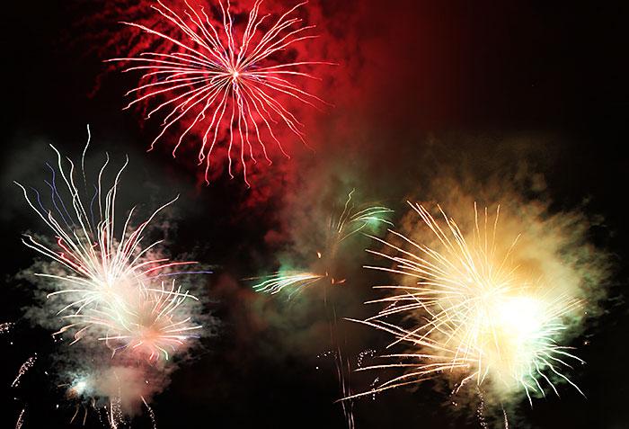 How to: photograph fireworks - using bulb mode