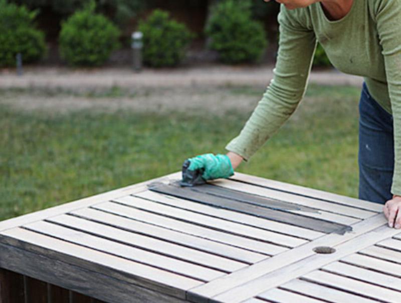 Painting the outdoor furniture - how I got that barnwood color