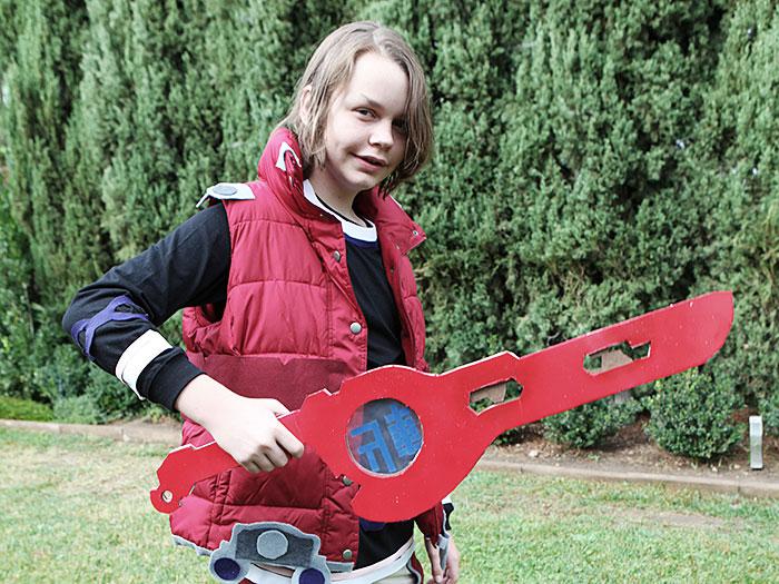 Halloween no-sew costume: Shulk from Xenoblade