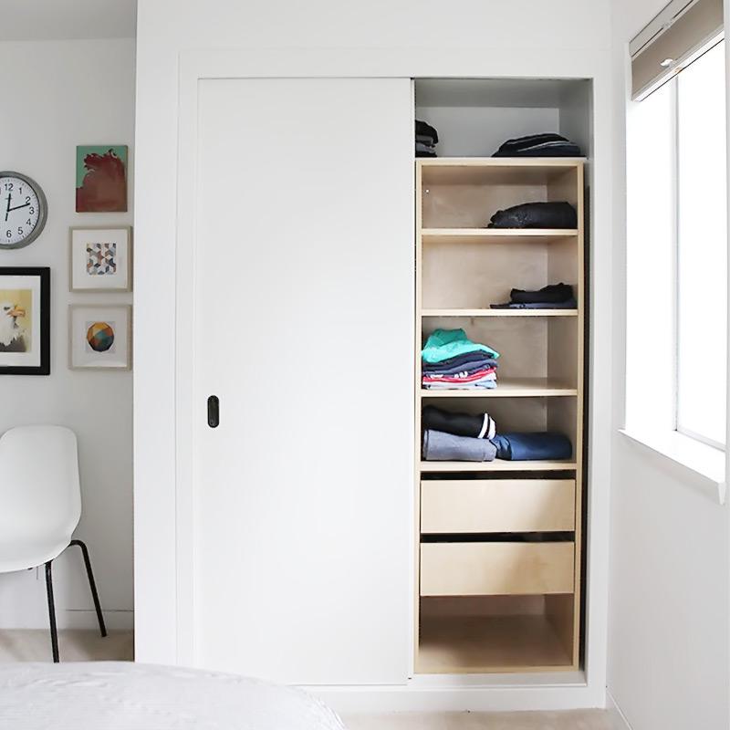 Surprise teen bedroom makeover with new closet organizer